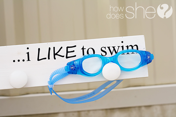 swim goggle holder