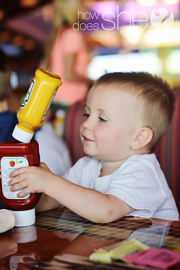 5 ideas to keep kids entertained at a restaurant