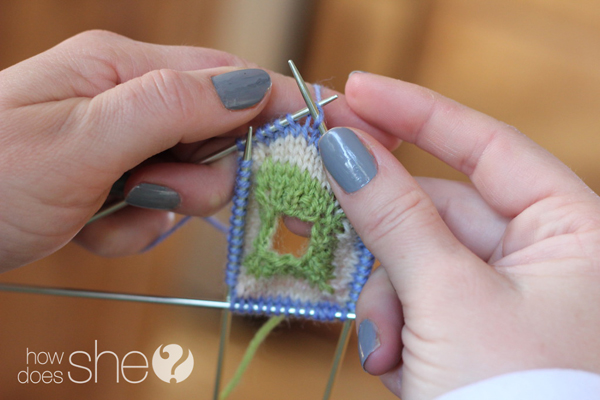 Cute mini sweater knitting pattern