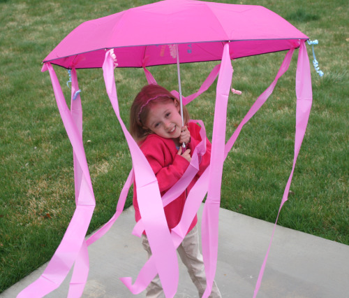 Kids-Homemade-Jellyfish-Umbrella make and take