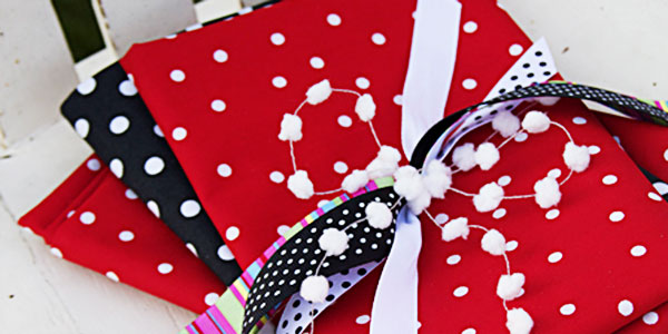 All Santas should wrap this way…fast, easy and adorable!