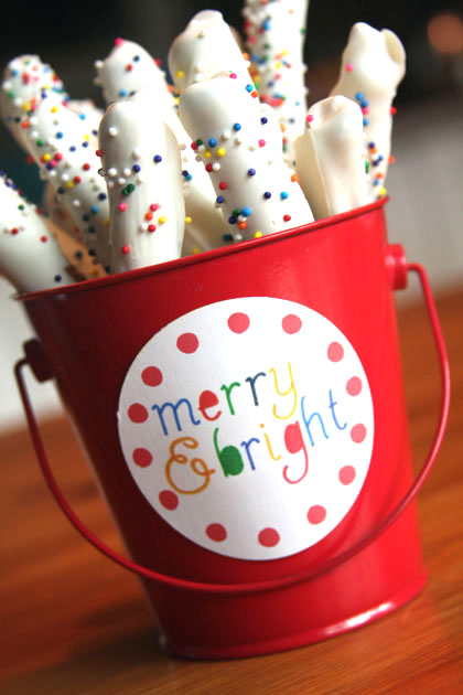 #14 Christmas Neighbor Gift Idea – chocolate covered pretzels