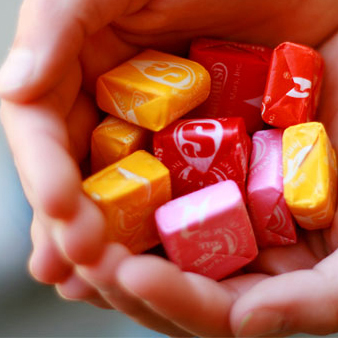 I. SHARE. U. SHARE.